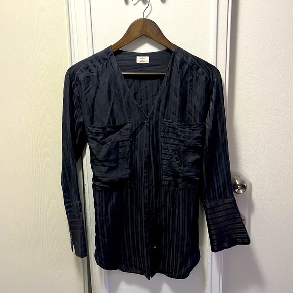 Silk mix aritzia blouse! Size xxs excellent condition! - Picture 2 of 4